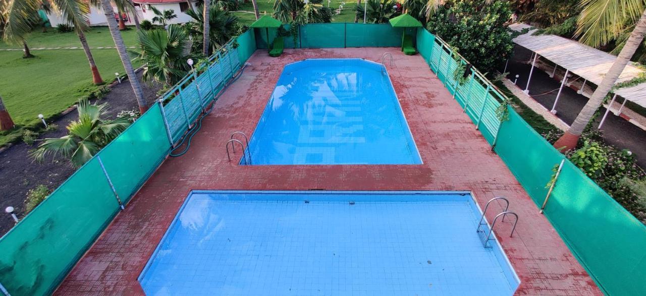 Stay Guru Resort Farm Villa Bhuj Bagian luar foto